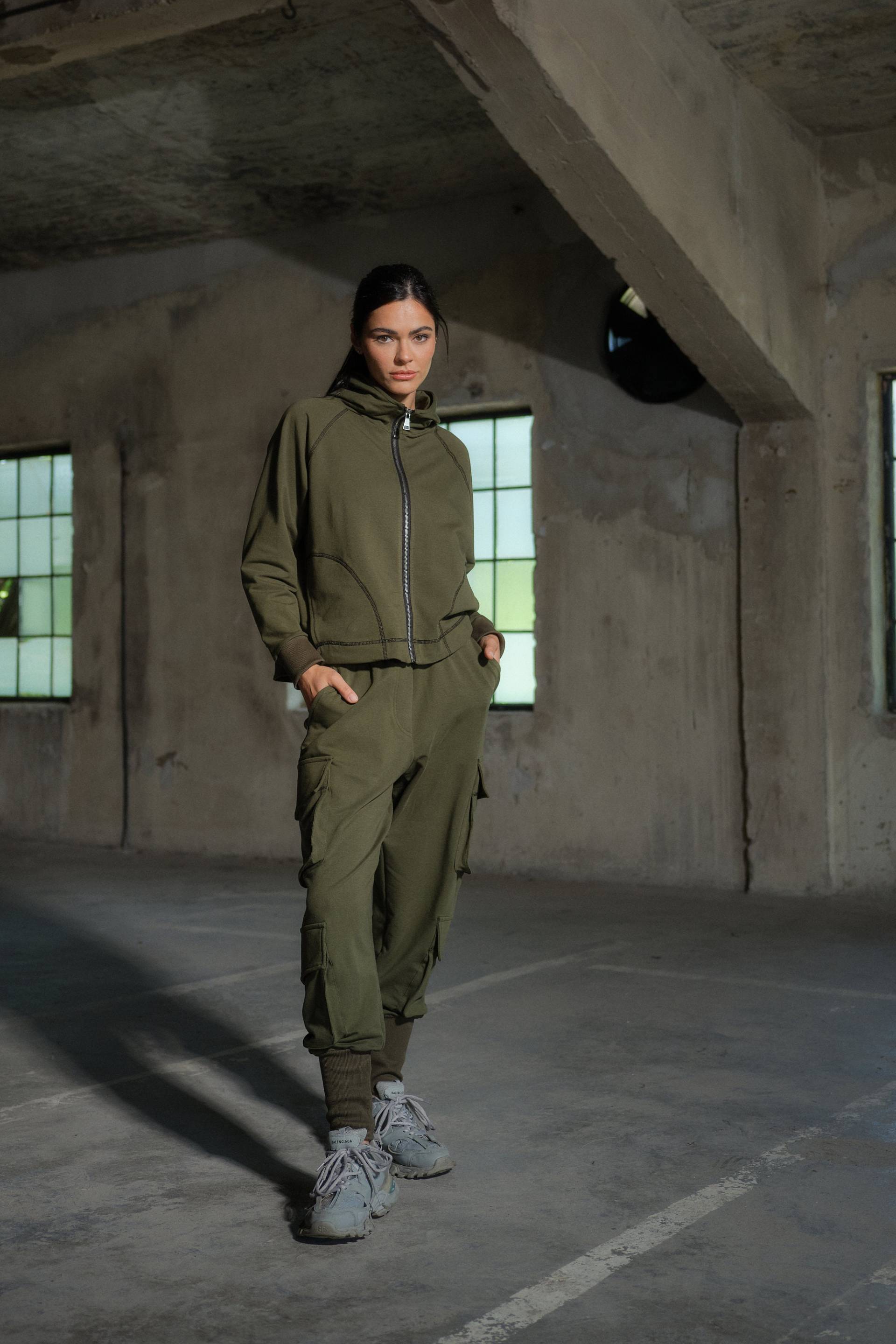 Khaki Grüner Baumwoll Trainingsanzug, Zweiteiliges Set. Frauen Activewear, Bio-Kleidung, Slow Fashion, Capsule Garderobe von FollowMeFS