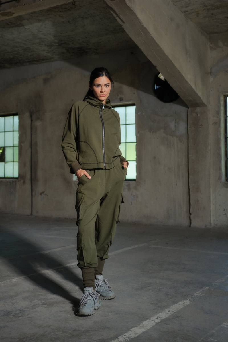 Khaki Grüner Baumwoll Trainingsanzug, Zweiteiliges Set. Frauen Activewear, Bio-Kleidung, Slow Fashion, Capsule Garderobe von FollowMeFS