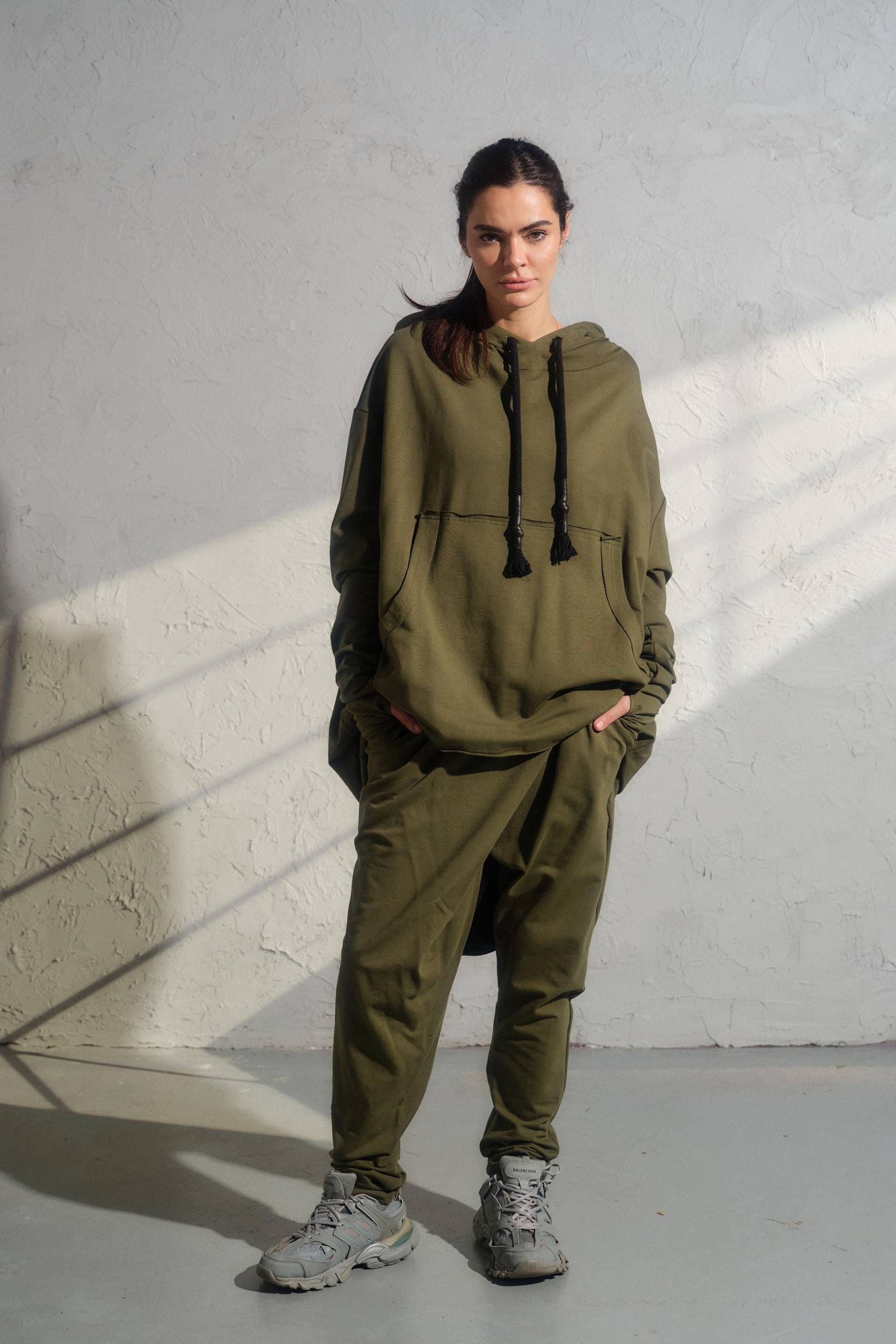 Lässiges Bio-Baumwoll Zweier Set - Kapuzenpullover Asymmetrisch Und Haremshose Damen, Plus Größen, Trainingsanzug Set, Active Loungewear von FollowMeFS