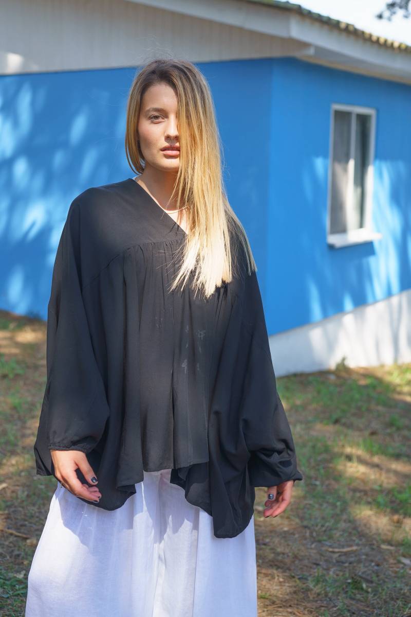 Schwarze Viskose Bluse Übergroßes Kimono-Oberteil Für Frauen von FollowMeFS