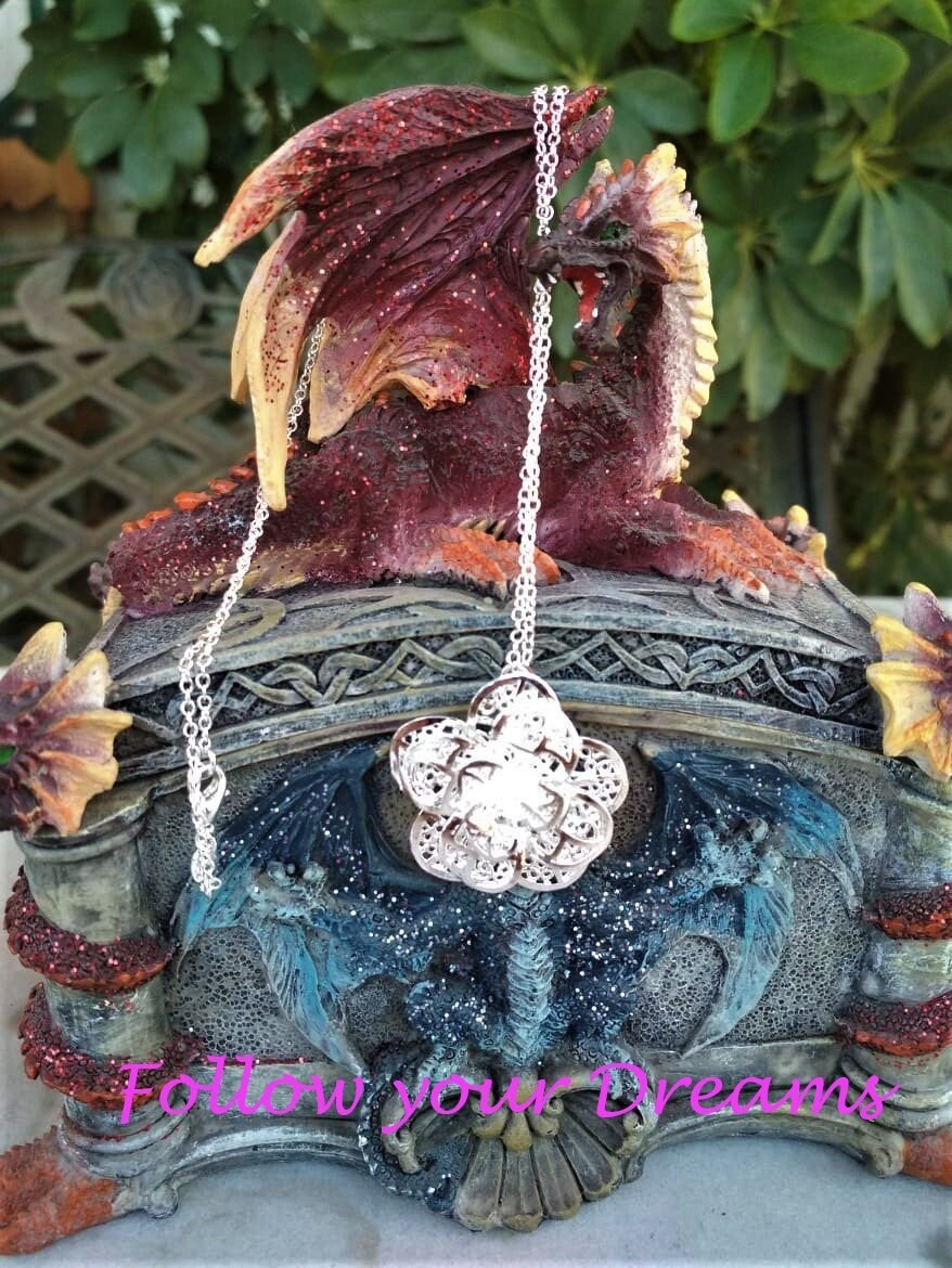 Versilberter Blumenanhänger Versilberter Blumenanhänger von FollowYourDreamsGR