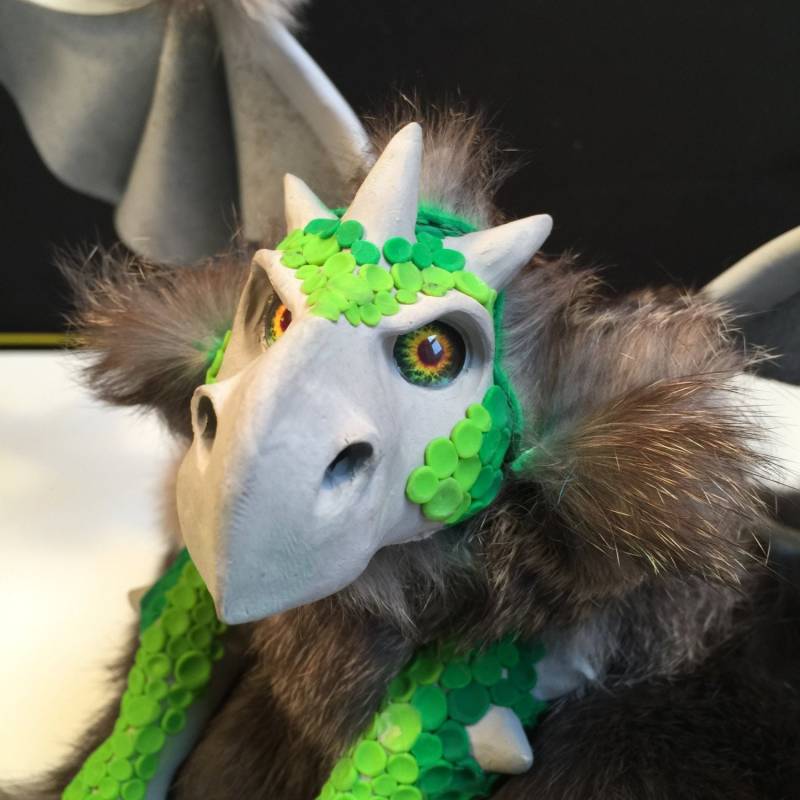 Schulterdrache Puppe Mit Leder Flügel Für Renaissance Faire Cosplay, Fantasy Festival Schulterpuppe Schuppen & Fellbüschel Larp Schulterdrache Puppe Mit Leder Flügel Für Renaissance Faire Cosplay, Fantasy Festival Schulterpuppe Schuppen & Fellbüschel Larp von FolorsFantasy