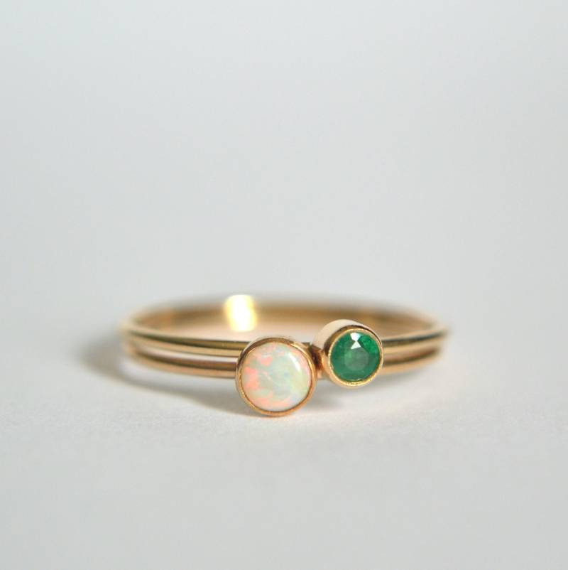 14K Solid Gold Set Aus Zwei Opal Smaragd Ringen, Ring, Ring Gold, Zierlicher von Fondeur