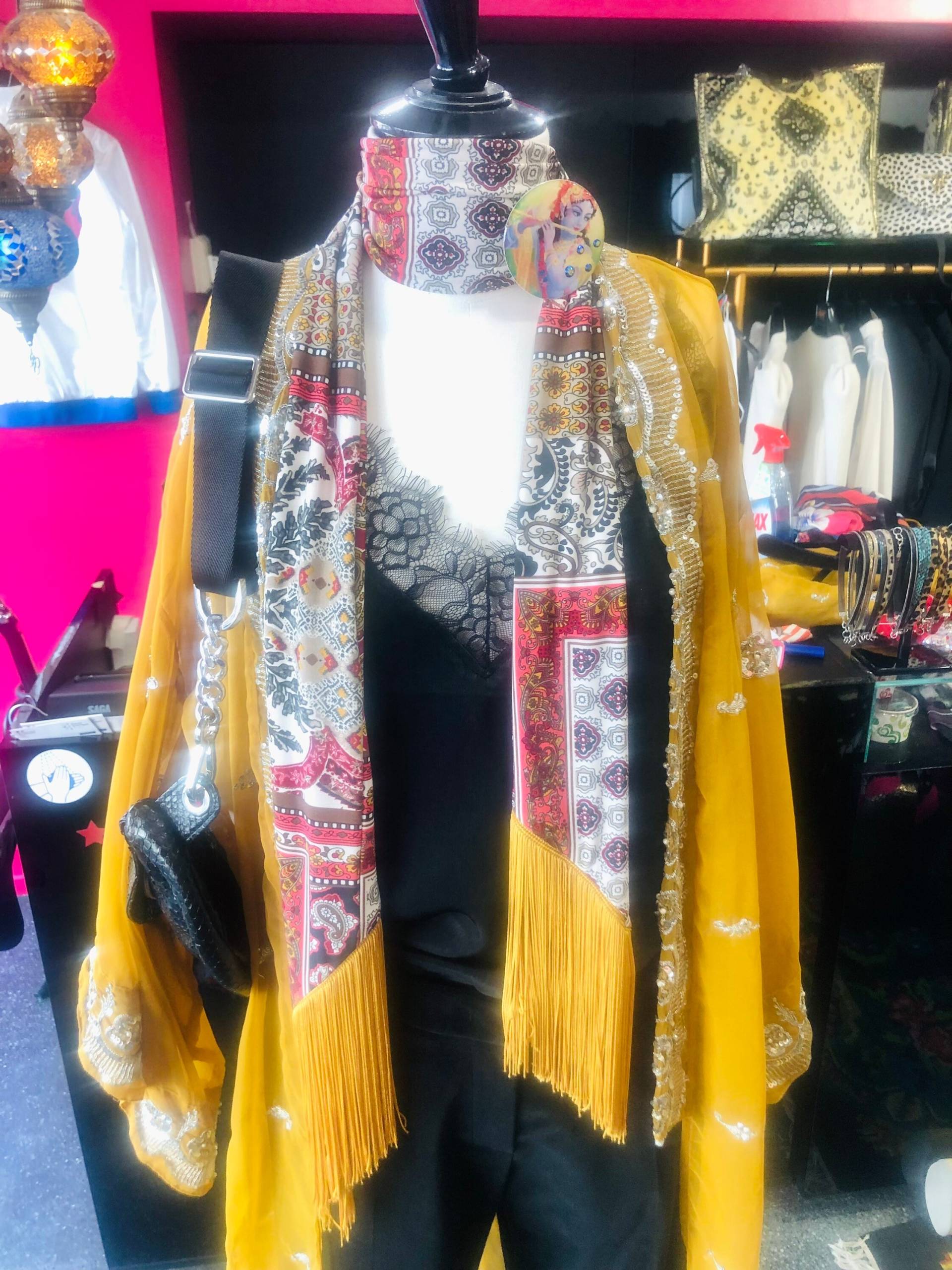 Goldfarbener Hippie-Schal Goldfarbener Hippie-Schal von FoolishParis