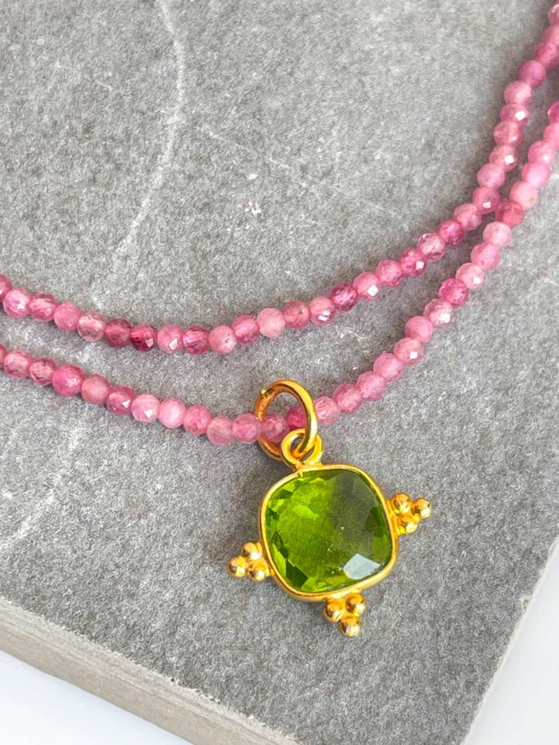 Edelstein Perlen Halskette Rosa Turmaline | Peridot Anhänger Aus Gold Vermeil Geschenk Für Frauen von FoolsGoldJewelleryCo