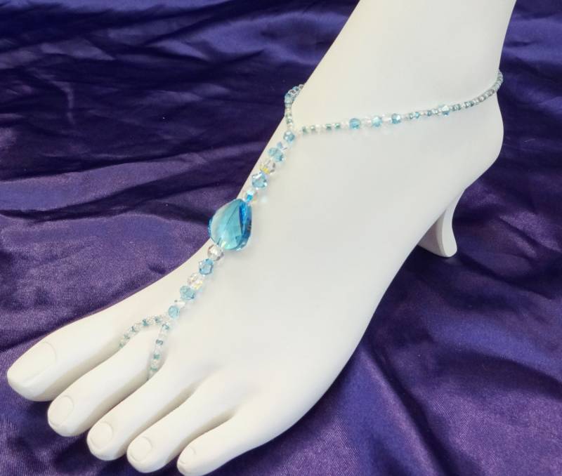Aqua Swarovski Crystal Fuß Schmuck, Fußkettchen Mit Toe Ring Befestigt von FootJewelry