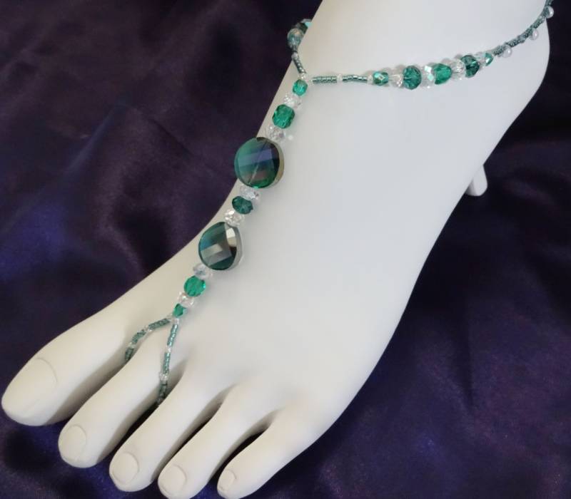 Fußschmuck, Fußkettchen Mit Befestigtem Zehenring, Petrol Und Klarem Facettiertem Glas Regenbogenschimmer von FootJewelry