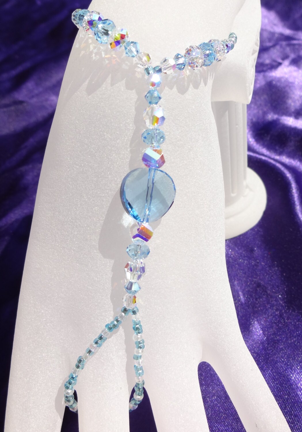 Swarovski Crystal Full Hand Schmuck, Armband Mit Ring Befestigt, Aquamarin Und Klar Ab-Kristall von FootJewelry