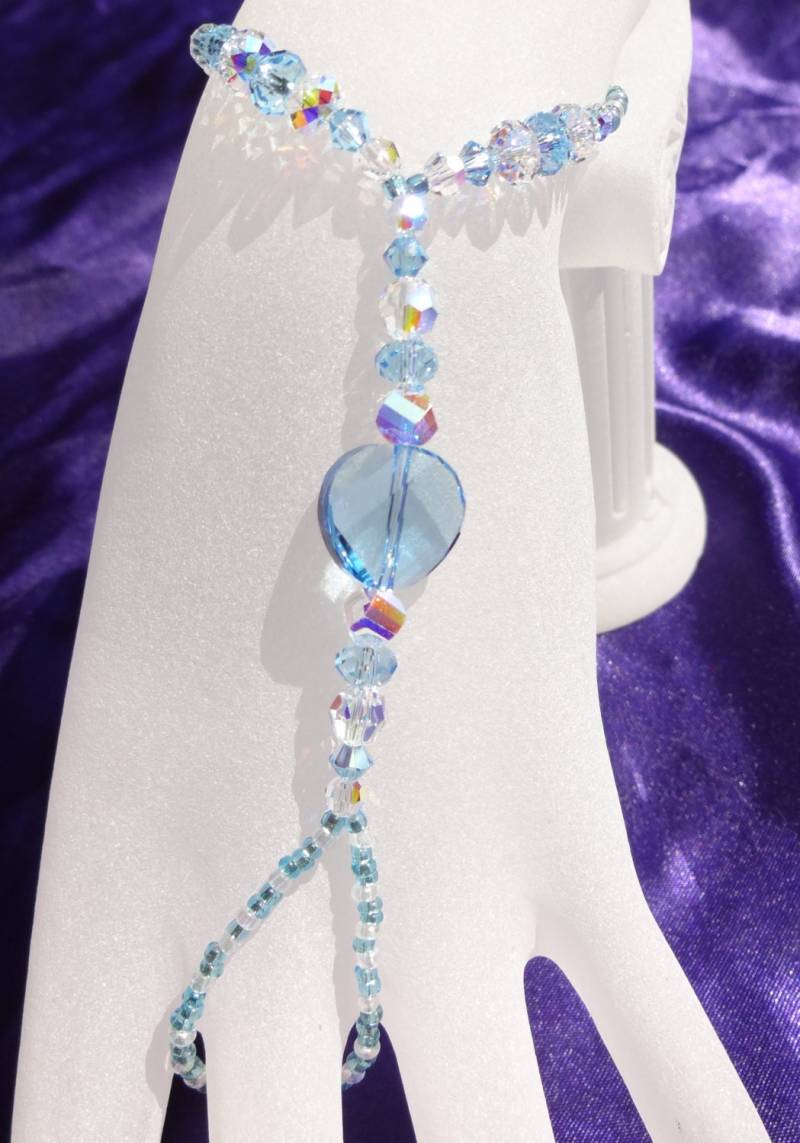 Swarovski Crystal Full Hand Schmuck, Armband Mit Ring Befestigt, Aquamarin Und Klar Ab-Kristall von FootJewelry