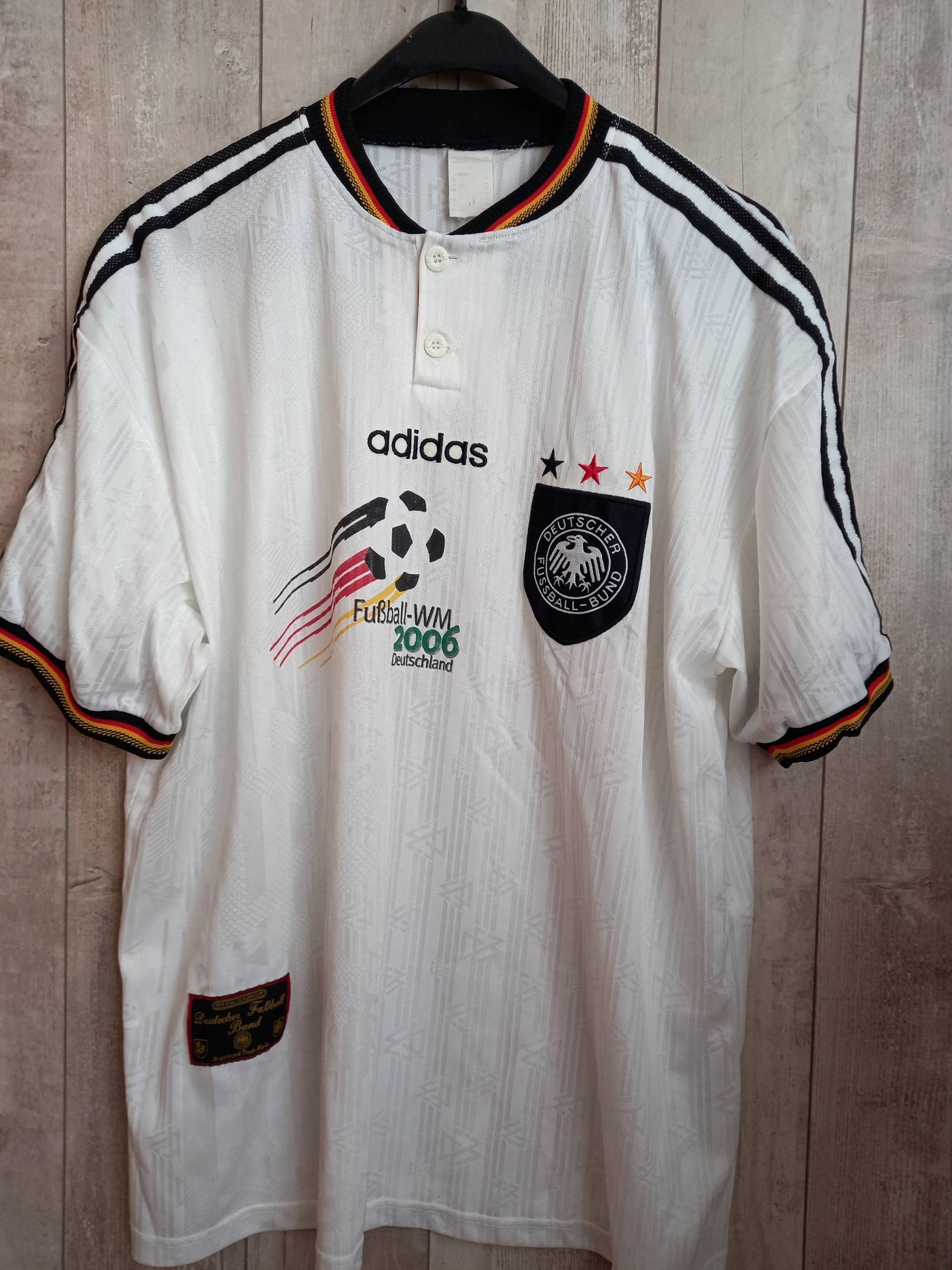Deutschland Nationalmannschaft 1996/1998 Heimtrikot Deutschland Nationalmannschaft 1996/1998 Heimtrikot von FootballCreative