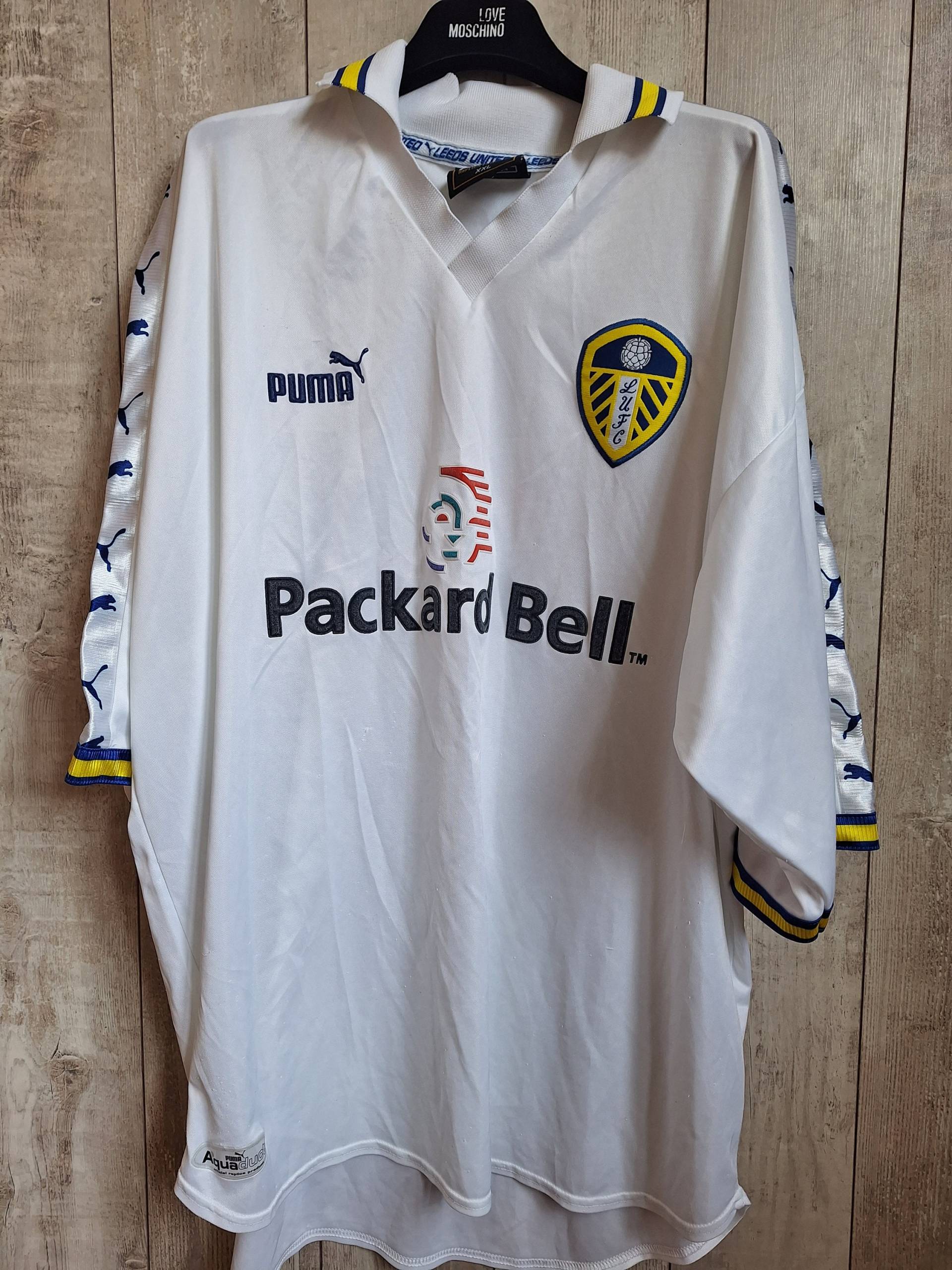 Leedsunited Fc 1998/2000 Heim Trikot England Leedsunited Fc 1998/2000 Heim Trikot England von FootballCreative