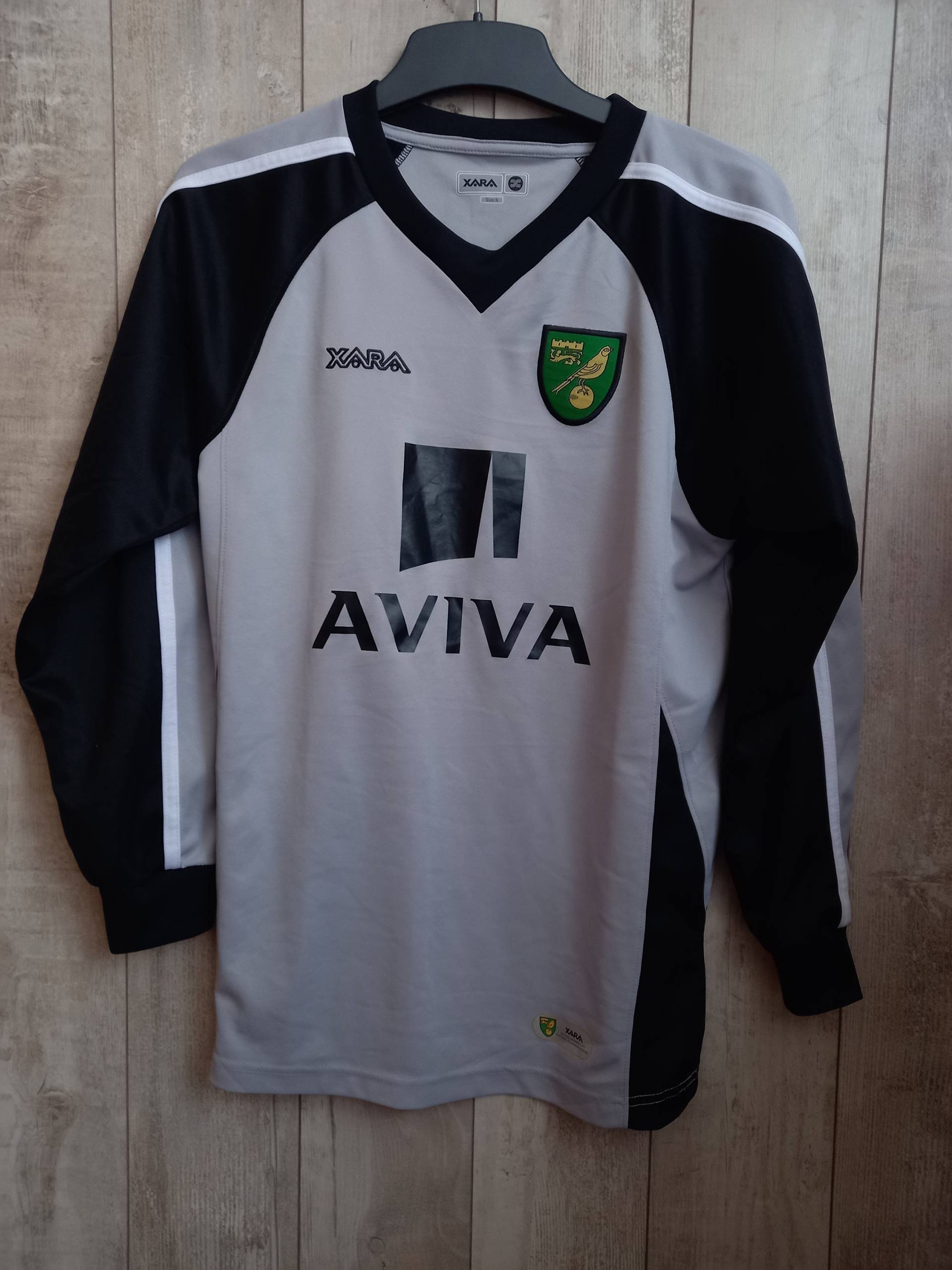 Norwich City Fc 2008/2010 Jersey Norwich City Fc 2008/2010 Jersey von FootballCreative