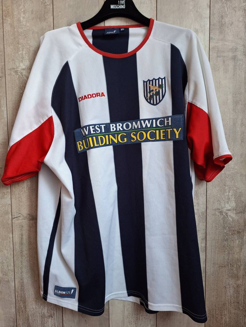 West Bromwich 2003/2004 Heimtrikot Jersey England West Bromwich 2003/2004 Heimtrikot Jersey England von FootballCreative