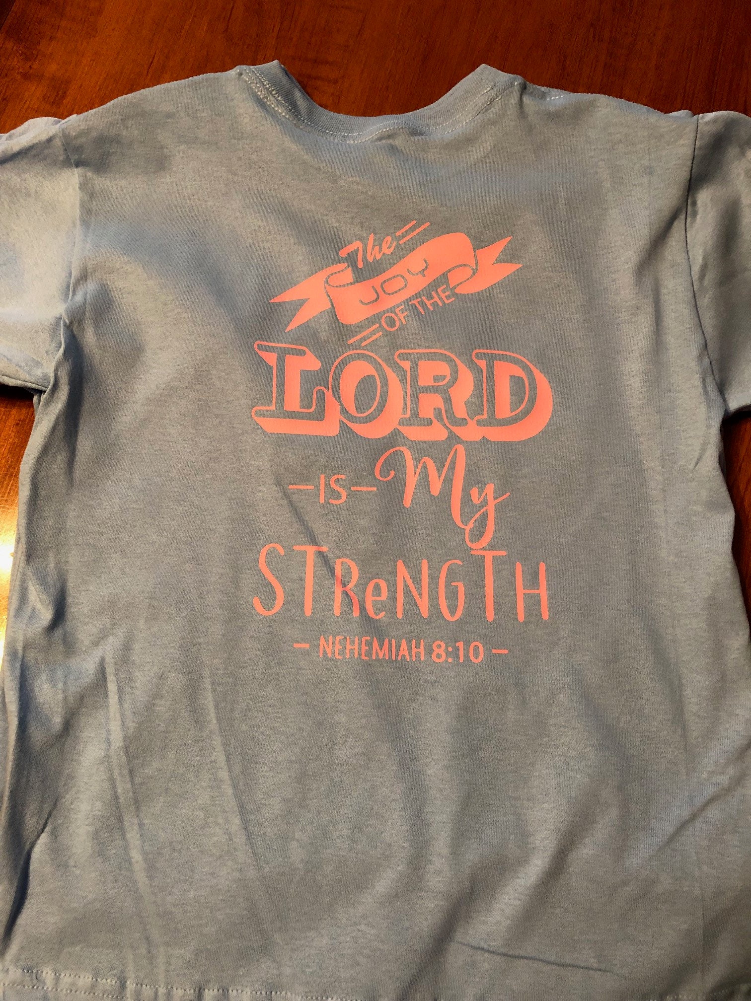Christliches Shirt - Die Freude Am Herrn Ist Meine Stärke Christliches Shirt - Die Freude Am Herrn Ist Meine Stärke von FootePrintsLLC