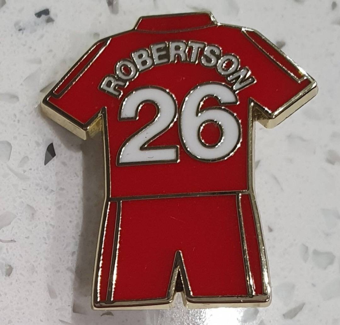 Anzustecken.livercover Spieler Anstecker - Robertson Nr.26 Rotes Heimtrikot Anzustecken.livercover Spieler Anstecker - Robertson Nr.26 Rotes Heimtrikot von Footysouvenirs