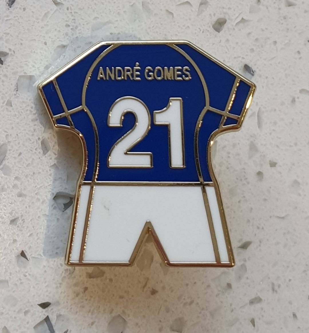 Everton Spieler Anstecker - Andre Gomes Nr.21 Blaues Heimtrikot Everton Spieler Anstecker - Andre Gomes Nr.21 Blaues Heimtrikot von Footysouvenirs