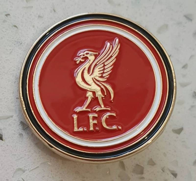 Roter, Weißer Und Schwarzer Runder Pin Mit Dem Liverbird - Lfc Small von Footysouvenirs