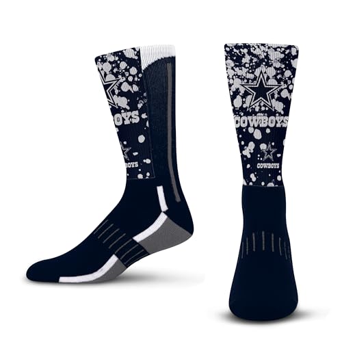 For Bare Feet NFL Herren Damen Team Color Logo Game Day Splatter Performance Warm & Cold Weather Comfort Crew Socken, Dallas Cowboys – Marineblau, Medium von For Bare Feet