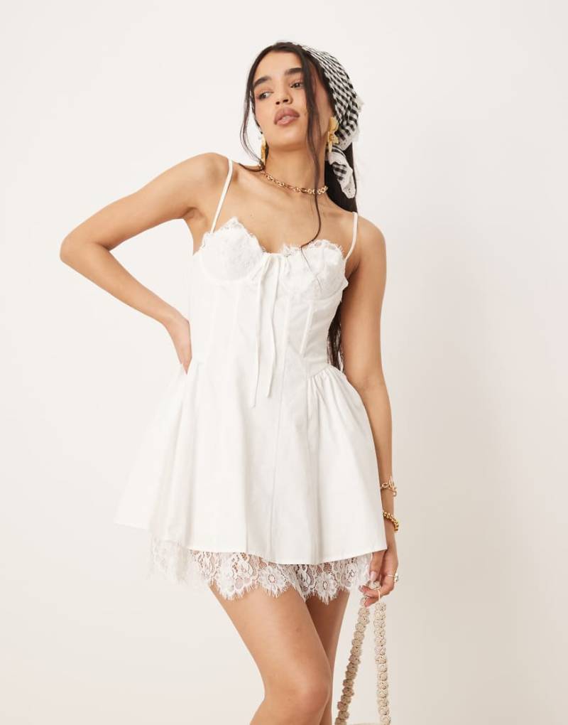For Love & Lemons - Shae - Minikleid in Weiß mit Spitzendetail von For Love & Lemons