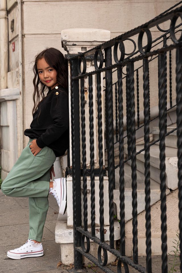 For You Moda Shorts Grünes Gabardine-Hosen-Set mit Doppel-Schulterknöpfen und Taillenrüsch von For You Moda