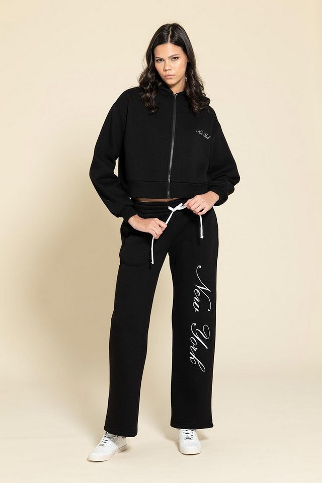 For You Moda Sweatanzug 2-teiliges Schwarzes Trainingsanzug mit New York Stickerei und Doppelr von For You Moda