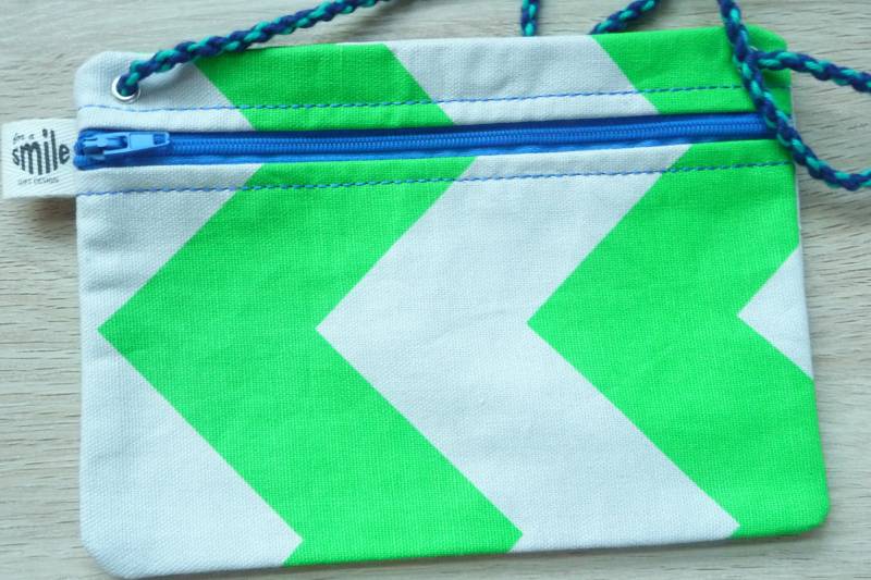 Grüner Chevron Crossbody, Stoff, Blauer Reißverschluss Und Futter, Baumwollverstellbarer Träger, Handtasche, Tasche, Beutel, Handarbeit Grüner Chevron Crossbody, Stoff, Blauer Reißverschluss Und Futter, Baumwollverstellbarer Träger, Handtasche, Tasche, Beutel, Handarbeit von ForASmileGiftDesign