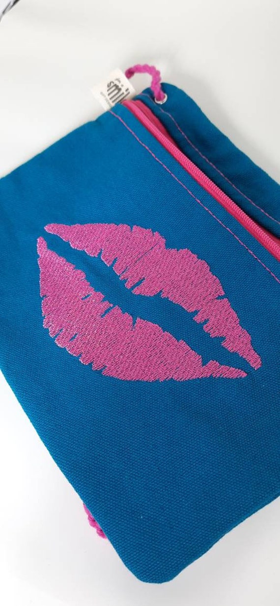 Hot Lips Bestickt Wirklich Nützlich Fun & Fabulous Medium Bag Hot Lips Bestickt Wirklich Nützlich Fun & Fabulous Medium Bag von ForASmileGiftDesign
