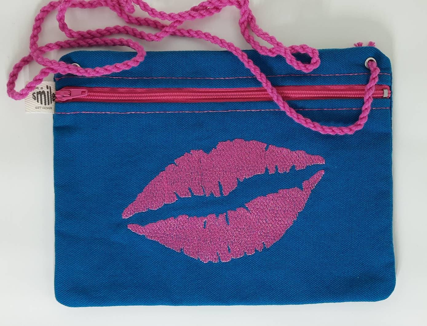 Hot Lips Bestickt Wirklich Nützlich Spaß & Fabelhafte Kleine Tasche von ForASmileGiftDesign