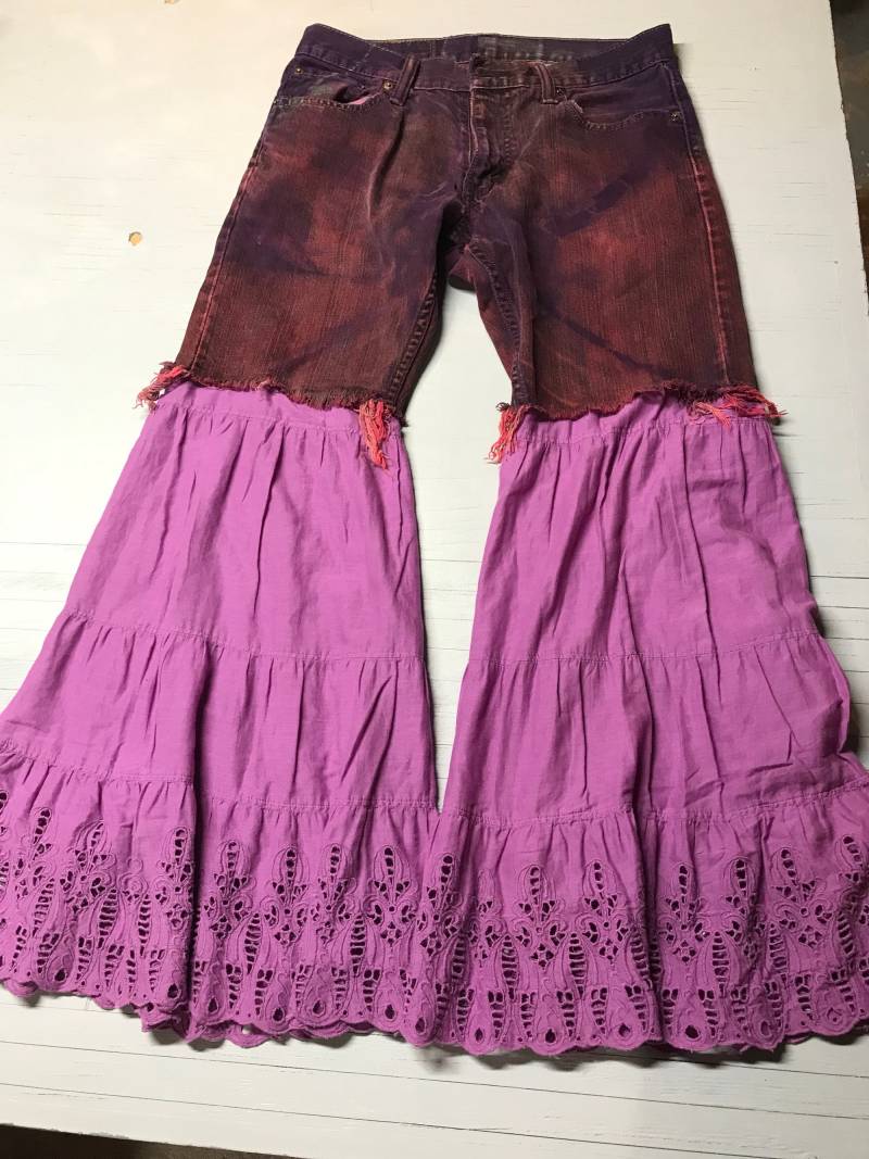 Rosa Waschflair Jeans von ForGivingThreads