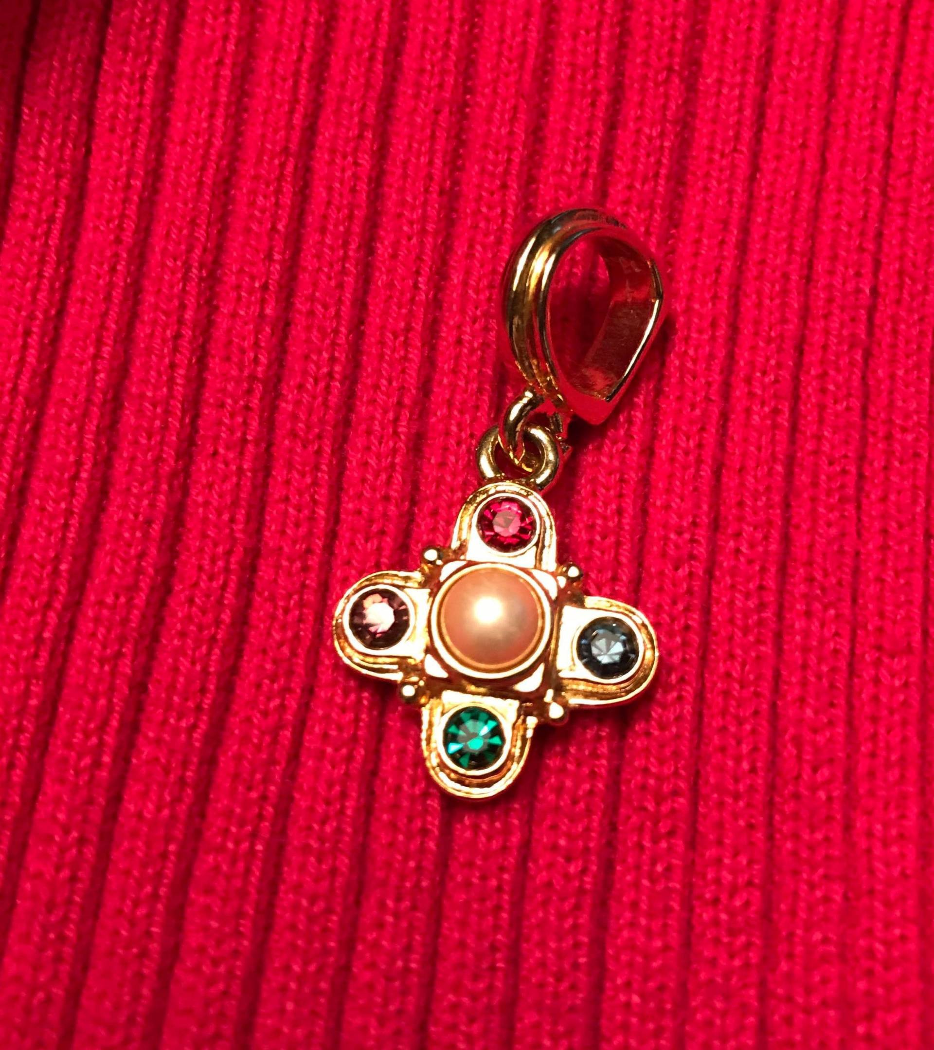 Carolee-Anhänger - Vintage Bunten Stein Und Perle Vergoldet Signiert von ForHerEarsOnly