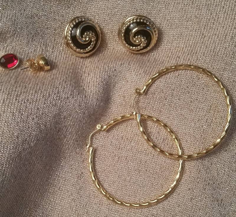 Jahrgang Rubin Rot Onyx Gold Überzogener Hoop Durchbohrt Ohrring Trio Set von ForHerEarsOnly