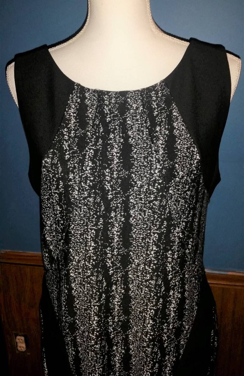 Jahrgang Schwarz Weiß Druck Ärmellose Warm Midi Kleid John Meyer Kollektion Größe 14 von ForHerEarsOnly