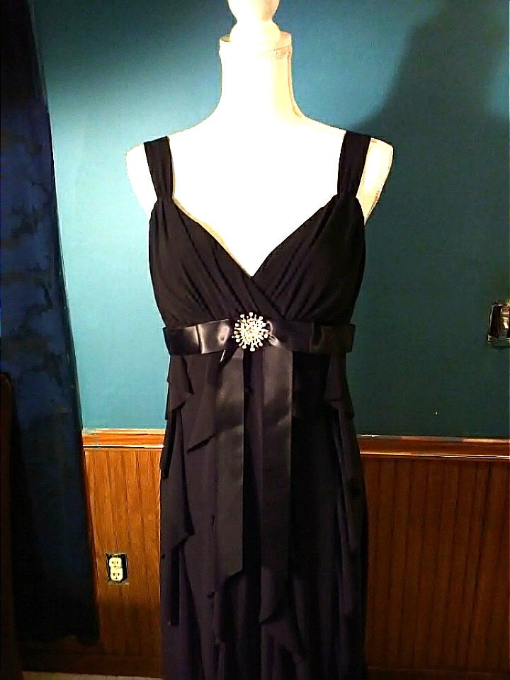 Schwarzes Abendkleid ~ Rüschen Strass Verzierung Größe 12 Von Scarlett Nite Never Worn von ForHerEarsOnly