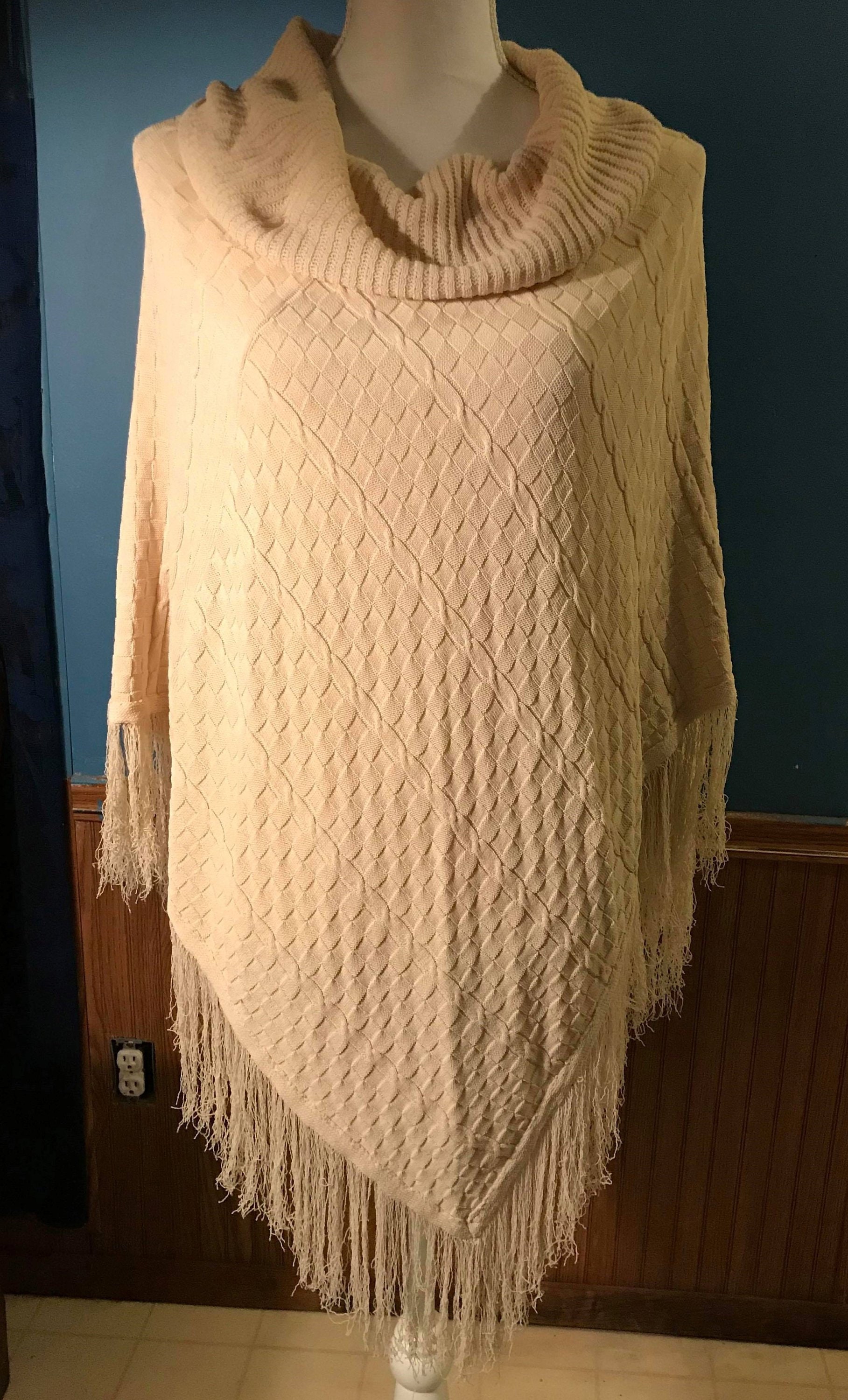 Vintage Creme Cowl Hals Schal Von Bette Gesungen Mit Fransen Größe L/xl von ForHerEarsOnly
