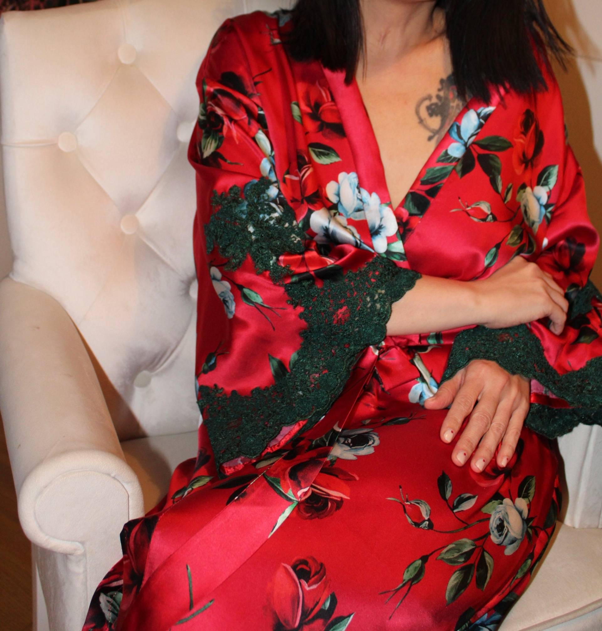 Roben Aus 100 % Seide Von Dolce Gabana Und Spitze Valentino. Tauchen Sie Ein in Das Üppige Gefühl Reiner Auf Ihrer Haut Roben Aus 100 % Seide Von Dolce Gabana Und Spitze Valentino. Tauchen Sie Ein in Das Üppige Gefühl Reiner Auf Ihrer Haut von ForHomeByZoen
