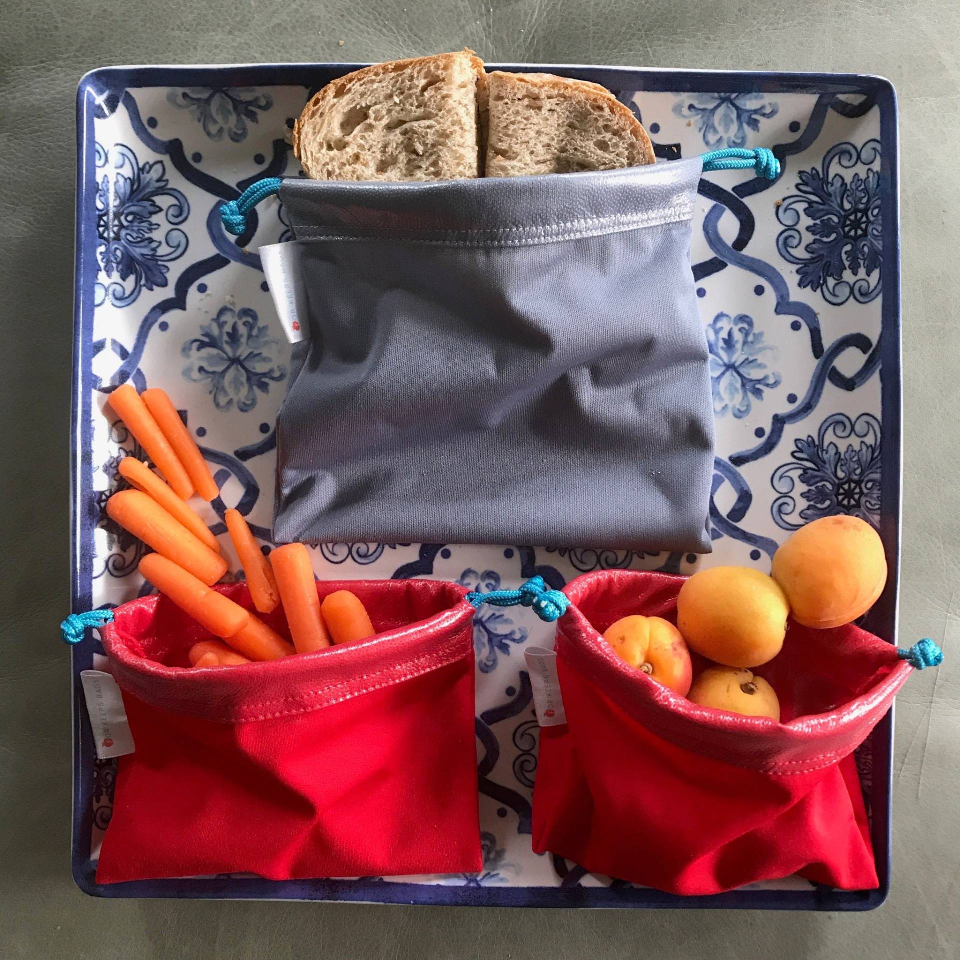 Lunch Set-1 Waschbare Und Wiederverwendbare Sandwich-Größe Beutel Plus 2 Snack-Size-Beutel Lunch Set-1 Waschbare Und Wiederverwendbare Sandwich-Größe Beutel Plus 2 Snack-Size-Beutel von ForKeepsBags