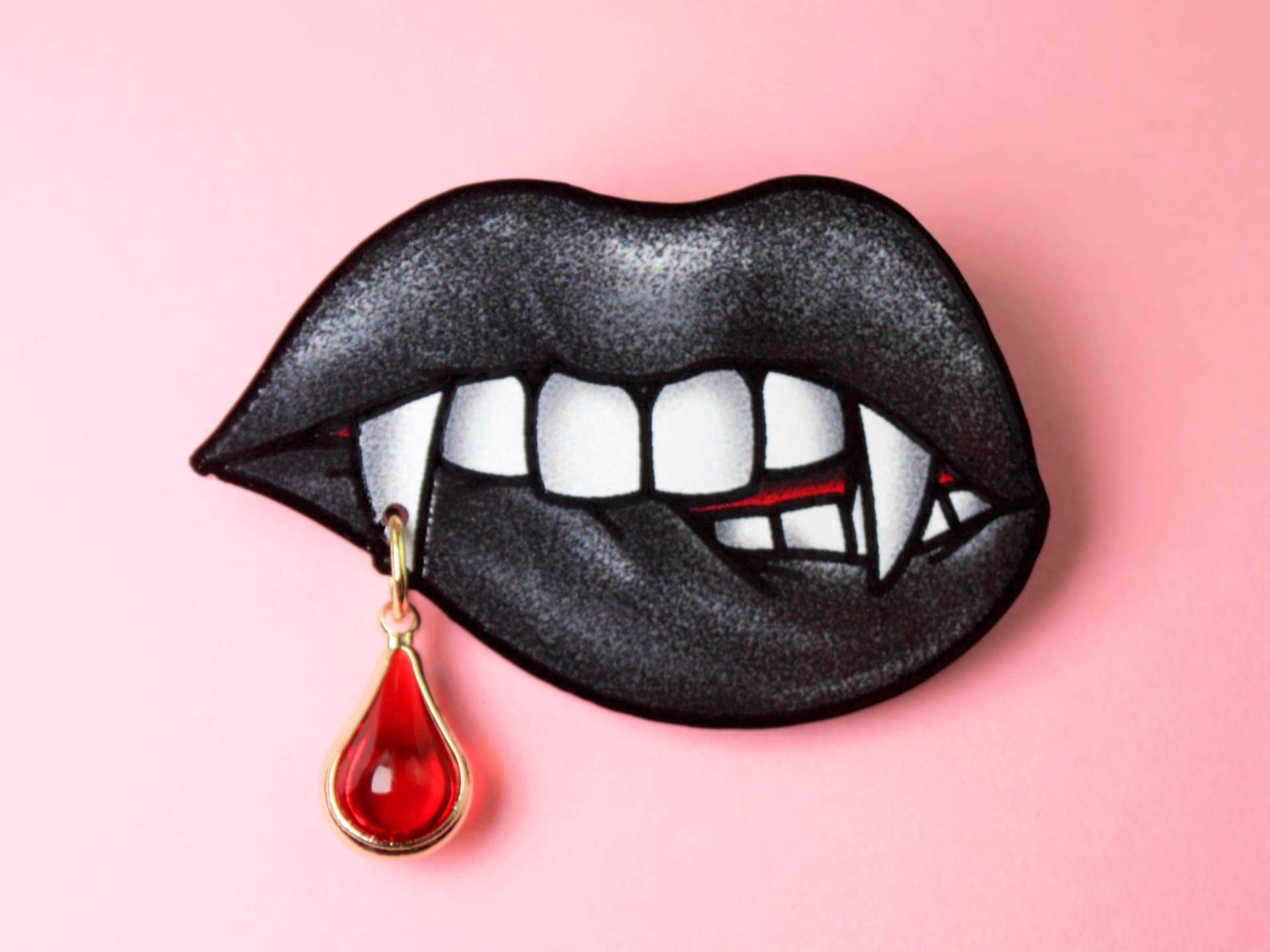 Thirsty ++ Statement Acryl Brosche Oldschool Style Tattoo Rockabilly Vampir Zähne Blut Bluttropfen Mund Drakula Schmuck Anstecker Pin Thirsty ++ Statement Acryl Brosche Oldschool Style Tattoo Rockabilly Vampir Zähne Blut Bluttropfen Mund Drakula Schmuck Anstecker Pin von ForLikeEva