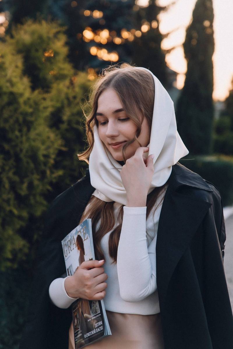 Handgefertigte Kopfbedeckung Aus Seide Moderner Kirchen Schleier Mantilla von ForSisterUA