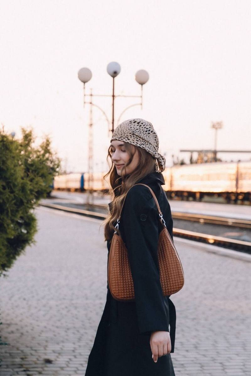 Handgefertigter Bedruckter Seidenschal Moderner Kopfbedeckung Schleier von ForSisterUA