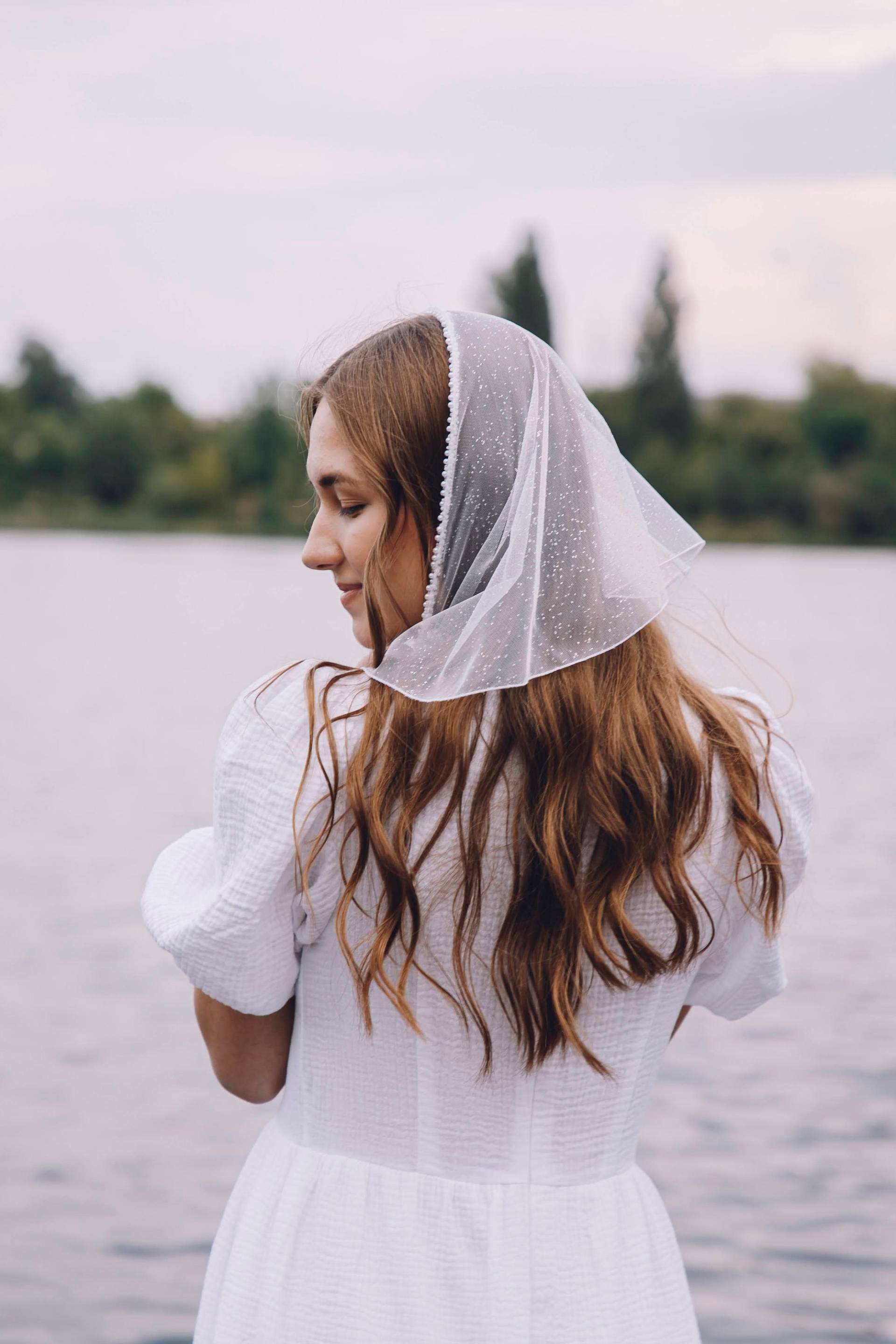 Handgefertigtes Glitzer Kopftuch Mit Perlenverzierung von ForSisterUA