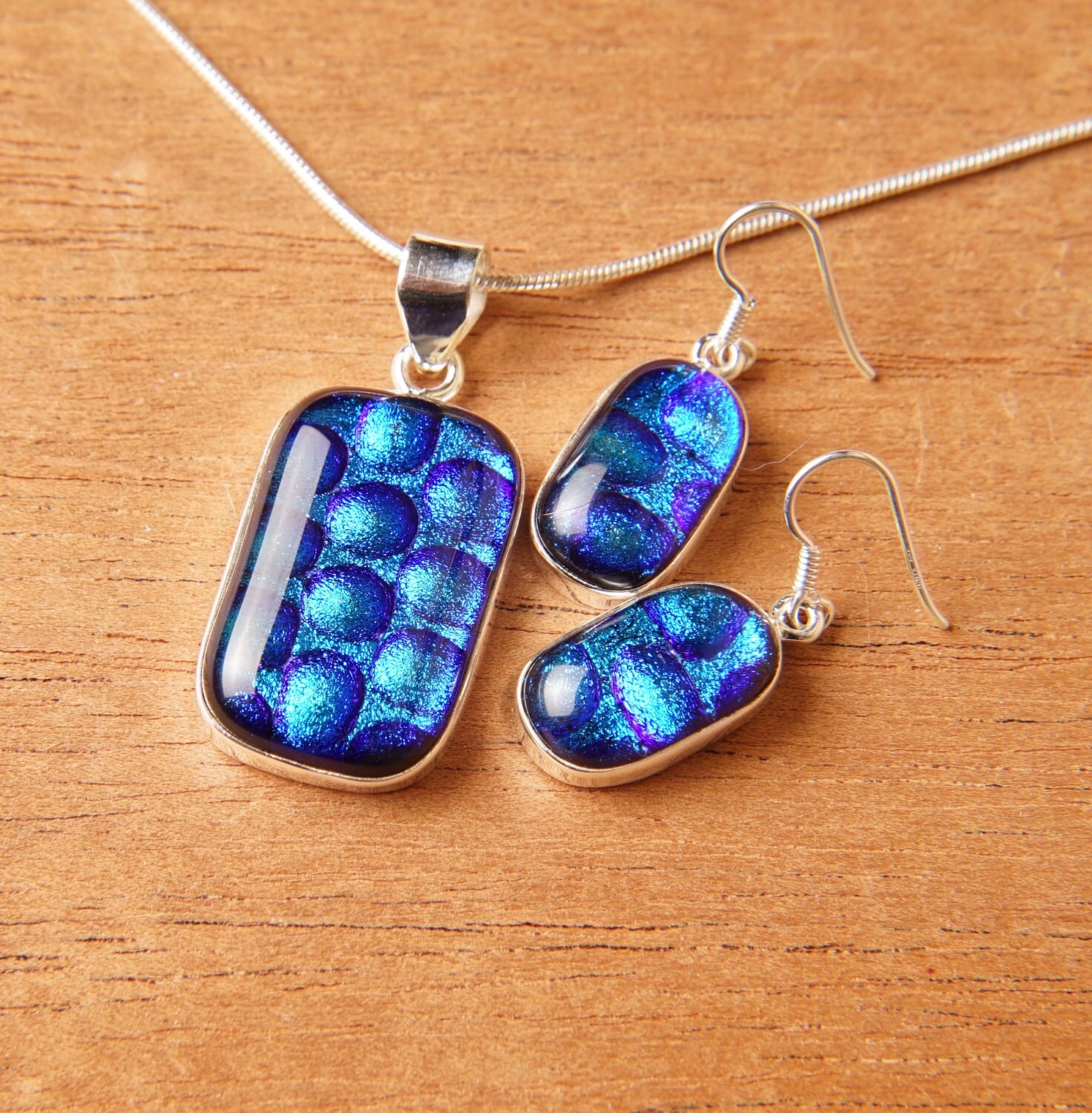 Farbwechsel Dichroic Sterling Silber 925 Fusing Glas Anhänger Halskette Ohrringe passendes Set Farbwechsel Dichroic Sterling Silber 925 Fusing Glas Anhänger Halskette Ohrringe passendes Set von ForThePeople