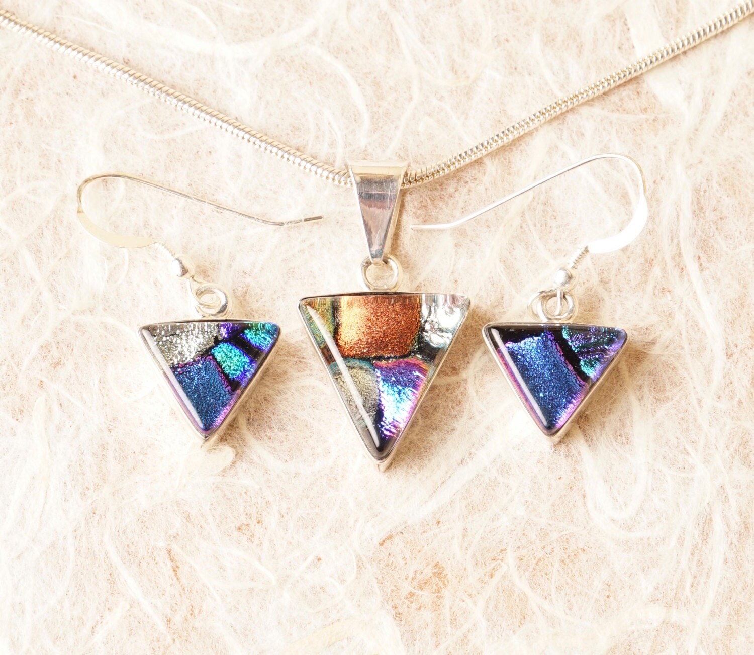 Handgefertigte Dichroic Fusing Glas Anhänger Ohrringe passendes Set Handgefertigte Dichroic Fusing Glas Anhänger Ohrringe passendes Set von ForThePeople