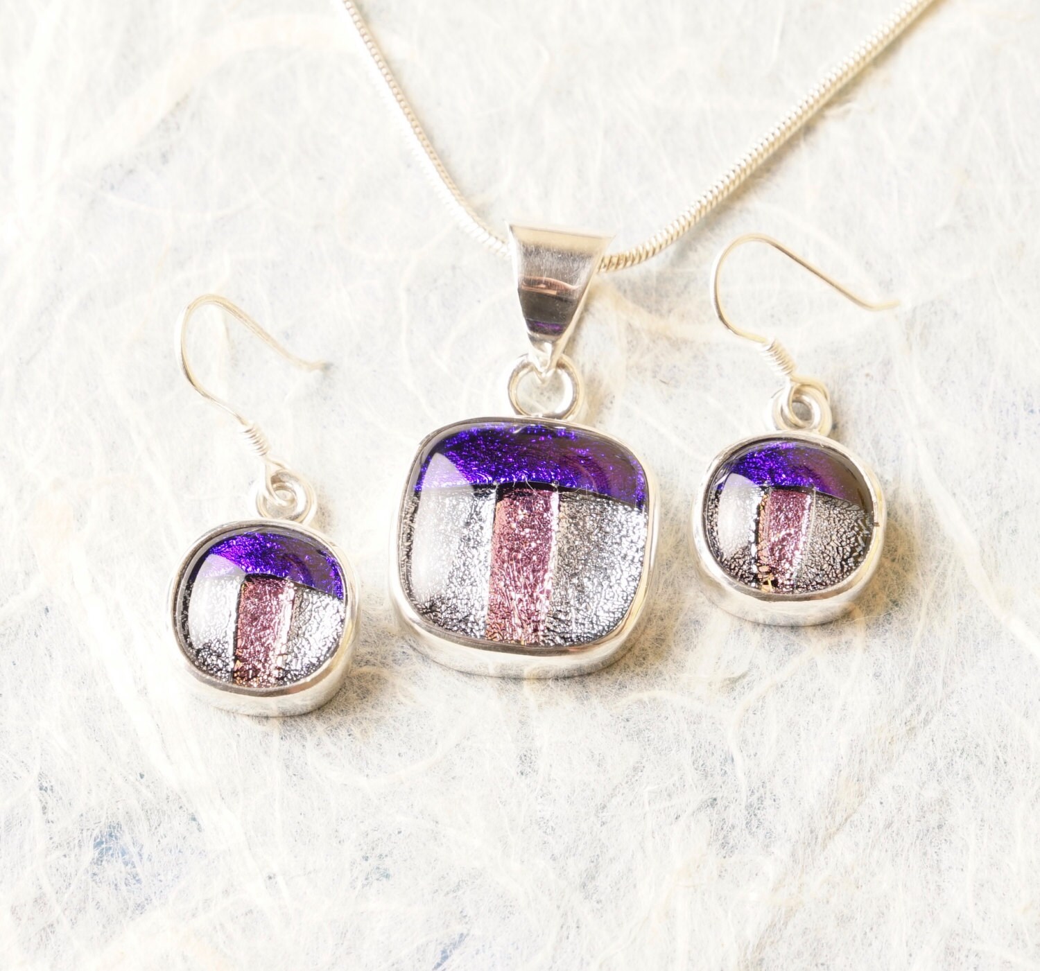 Handgefertigte Dichroic Fusing Glas Anhänger Ohrringe passendes Set Handgefertigte Dichroic Fusing Glas Anhänger Ohrringe passendes Set von ForThePeople