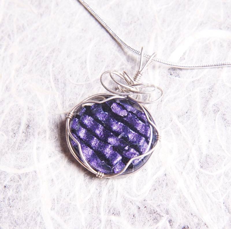 Handgemachte Dichroic Silber Wire Wrap Geschmolzene Glas Anhänger Halskette Handgemachte Dichroic Silber Wire Wrap Geschmolzene Glas Anhänger Halskette von ForThePeople