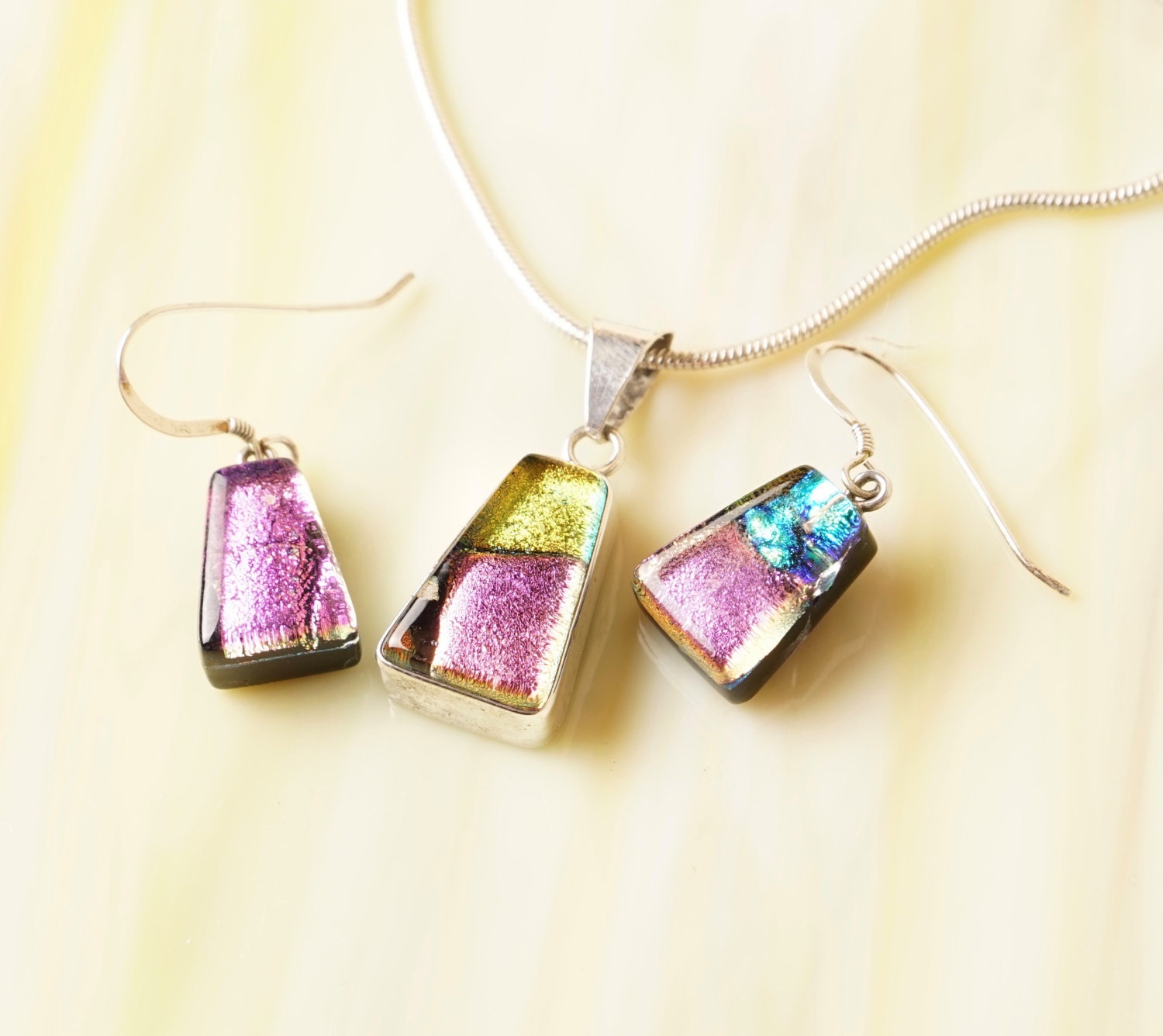 Solide 925 Sterling Silber Dichroic Fusing Glas Halskette Ohrringe passendes Set Solide 925 Sterling Silber Dichroic Fusing Glas Halskette Ohrringe passendes Set von ForThePeople
