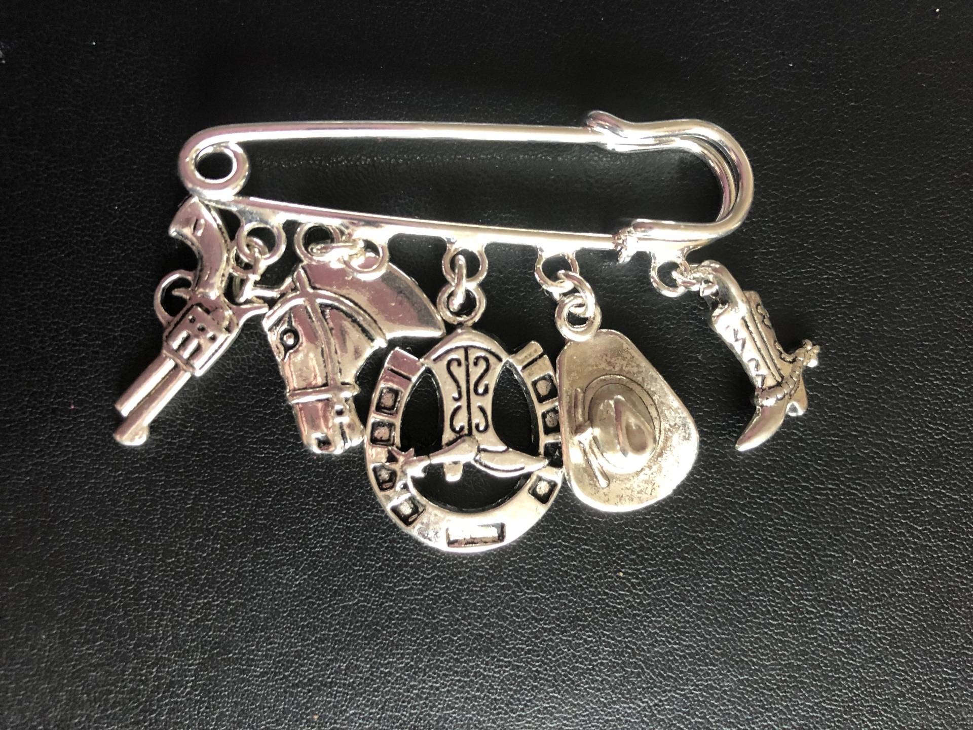 Country & Western Cowboy Musik Inspiriert Silberfarbener Kilt Pin Brosche Schal Pin. 5 Charms Marienkäfer Geschenktüte von ForYouJustTreasures