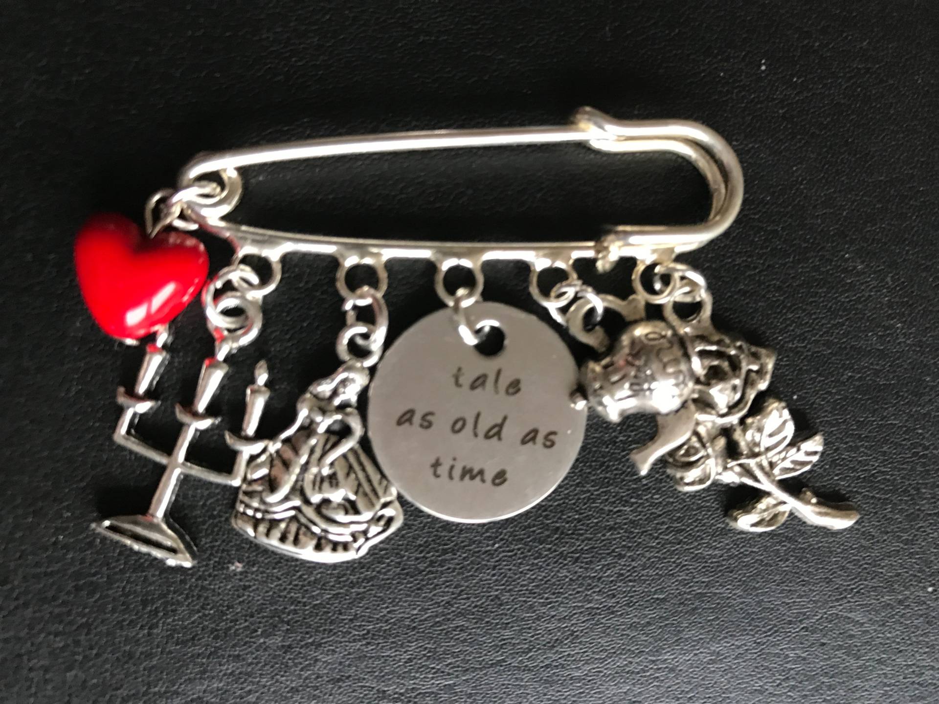 Die Schöne Und Das Biest Inspiriert Kilt Pin Brosche "Tale So Old Wie Die Zeit' von ForYouJustTreasures