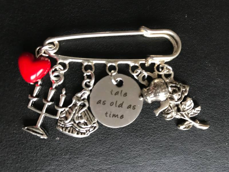 Die Schöne Und Das Biest Inspiriert Kilt Pin Brosche "Tale So Old Wie Die Zeit' von ForYouJustTreasures