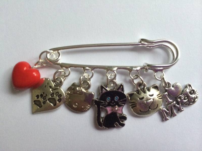 I Love My Cat Kiltnadel Silberfarbene Brosche Mit Katzenanhänger von ForYouJustTreasures