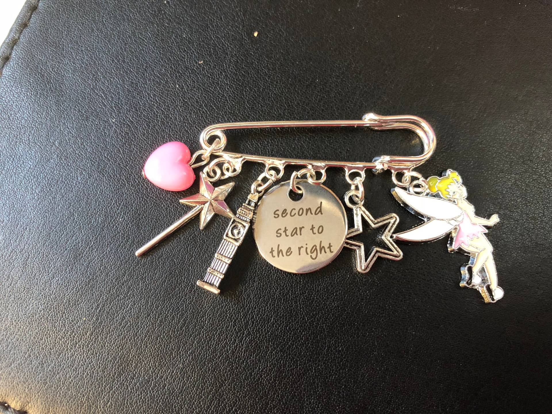 Peter Pan Tinkerbell Inspiriert Kilt Pin Brosche Schal "Zweiter Stern Nach Rechts' von ForYouJustTreasures